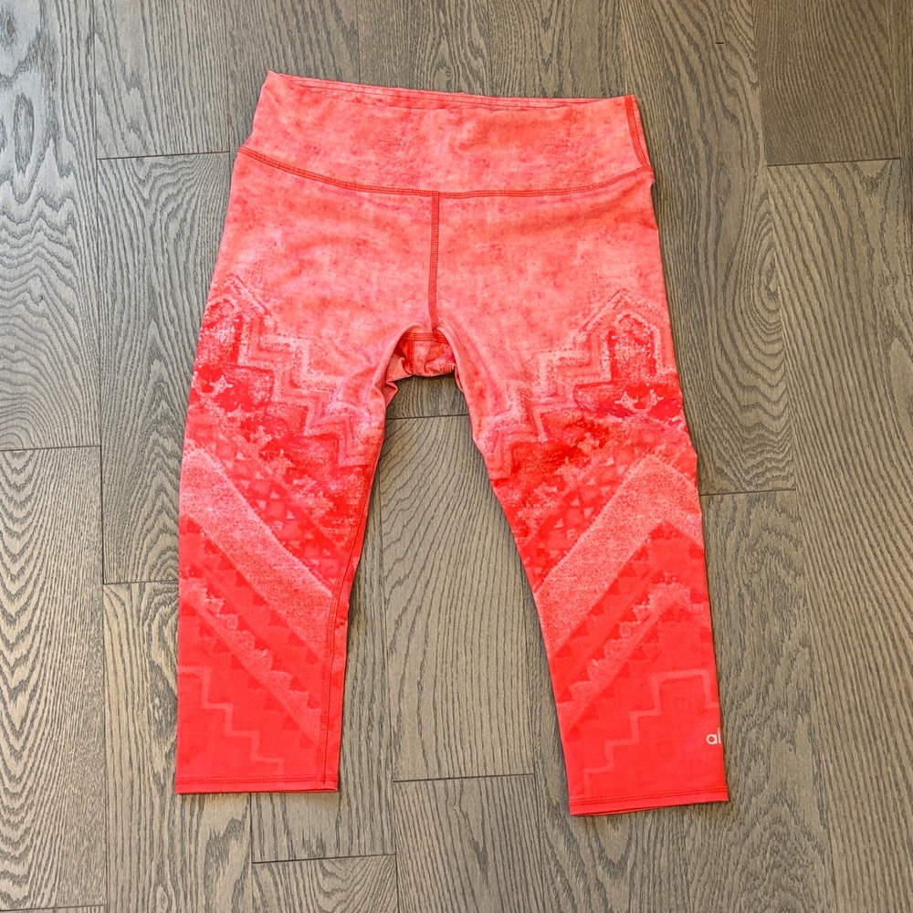 ALO Yoga High Waisted Patterned Red Leggings – Women’s Size M